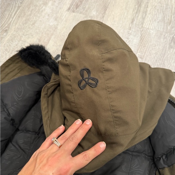 Women's TNA Hooded parka - Picture 6 of 6